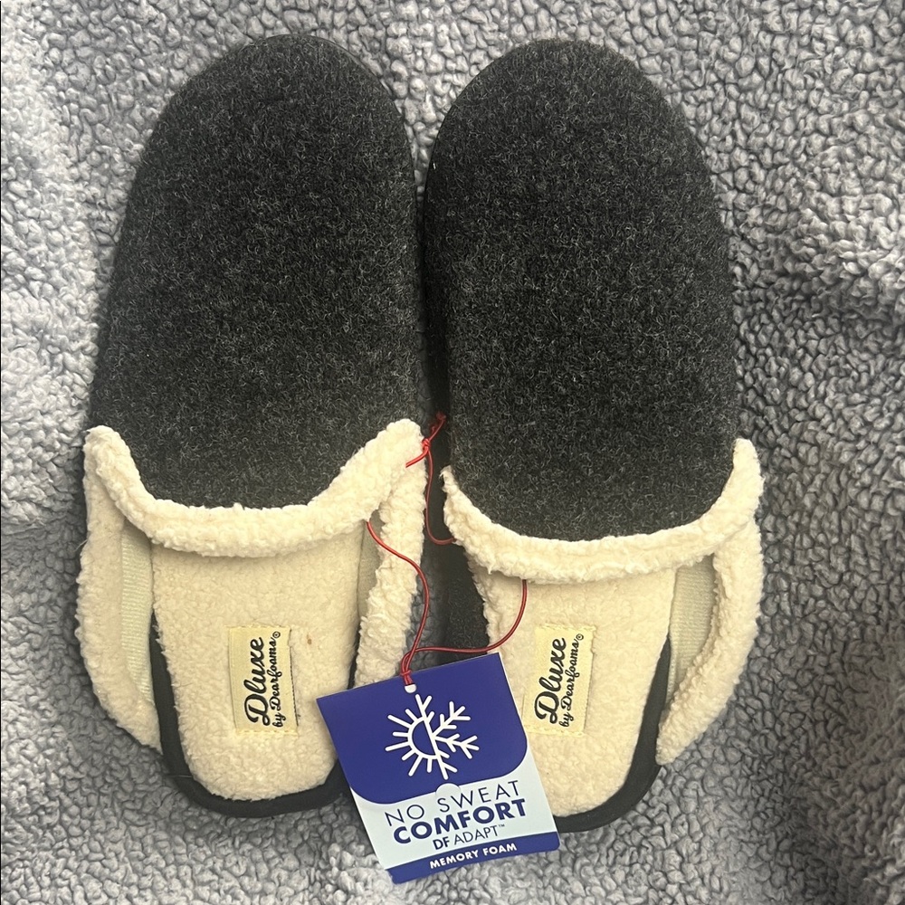 Dearfoams Deluxe Black and Cream Comfort Slippers